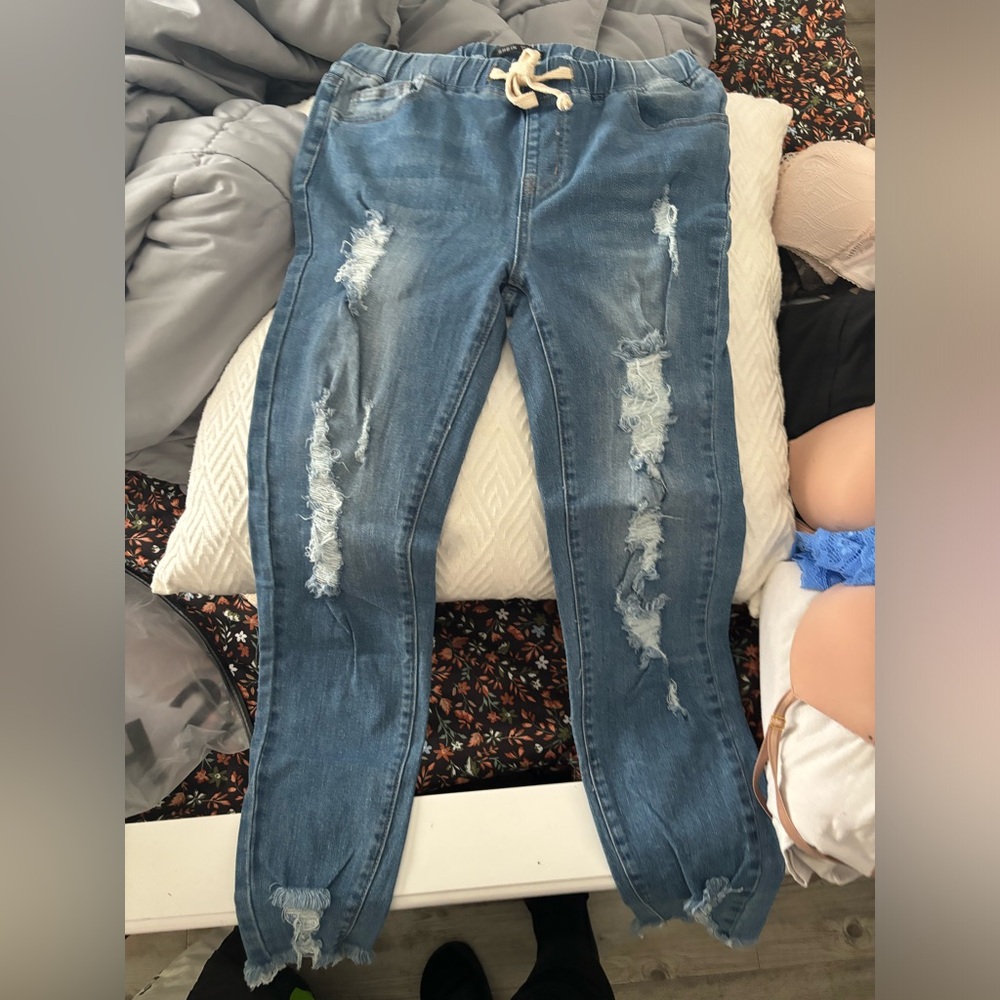Large Ripped Skinny Jeans